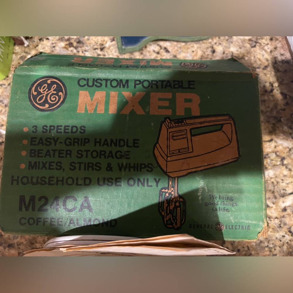 Vintage GE Electric 3-speed portable hand mixer